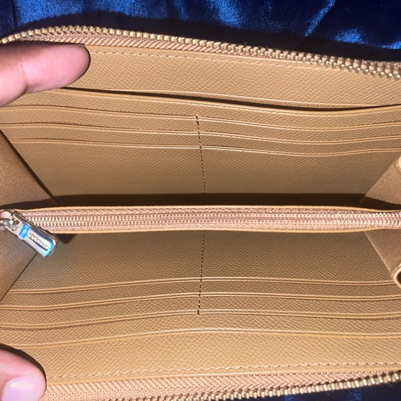 Coach, zipper, wallet, floral pattern - Picture 2 of 5